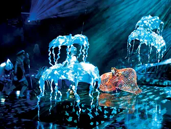 Ingressos para Cirque du Soleil Love - Lucy in the Sky