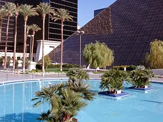 Hotel Luxor em Las Vegas - Piscina