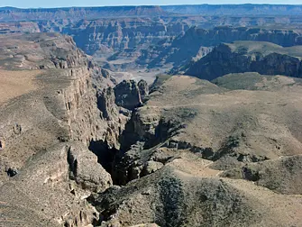 Vista aérea do Grand Canyon em passeio de helicóptero
